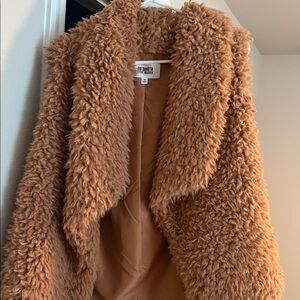 BB Dakota Cozy Tan Teddy vest size medium, excellent condition